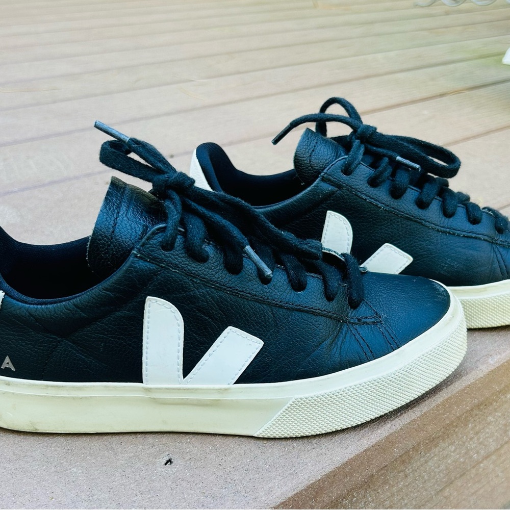 Veja Black and White lifestyle Sneakers